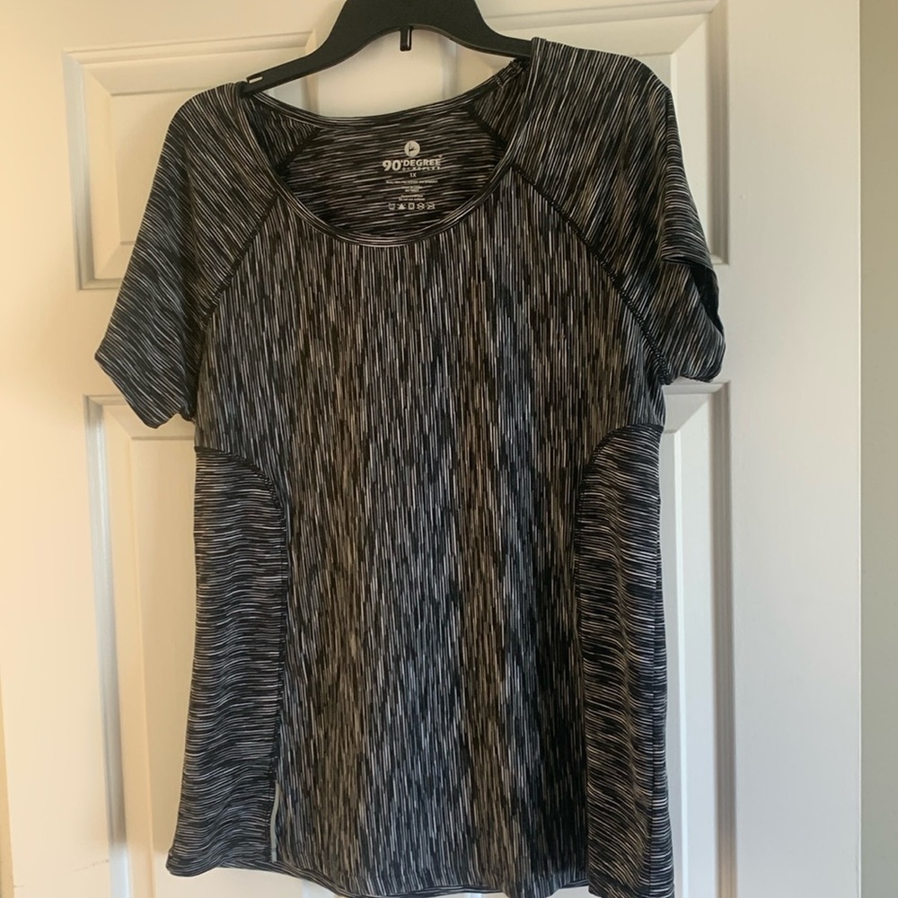 90 Degree by Reflex athletic top. Short sleeve.